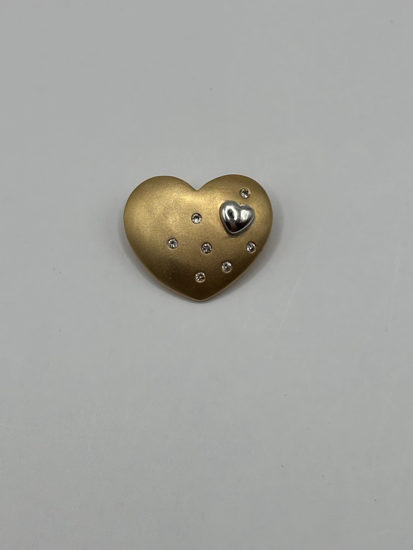 Heart pendant with diamonds