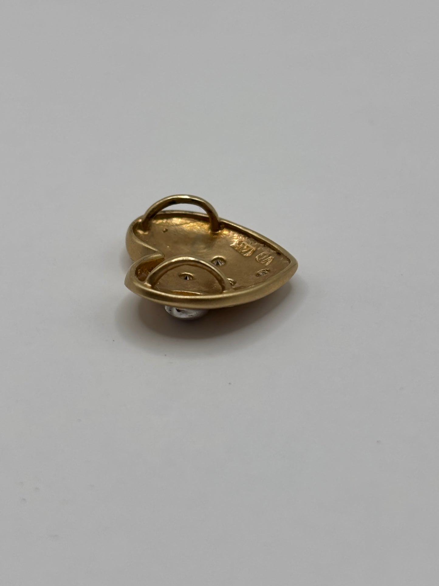 Heart pendant with diamonds