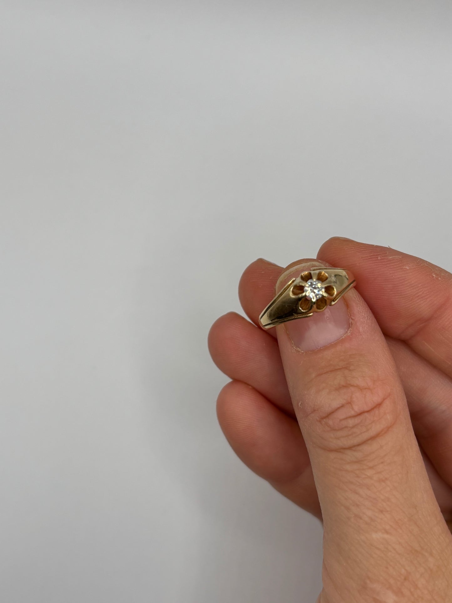 Victorian old mine cut diamond ring Belcher setting