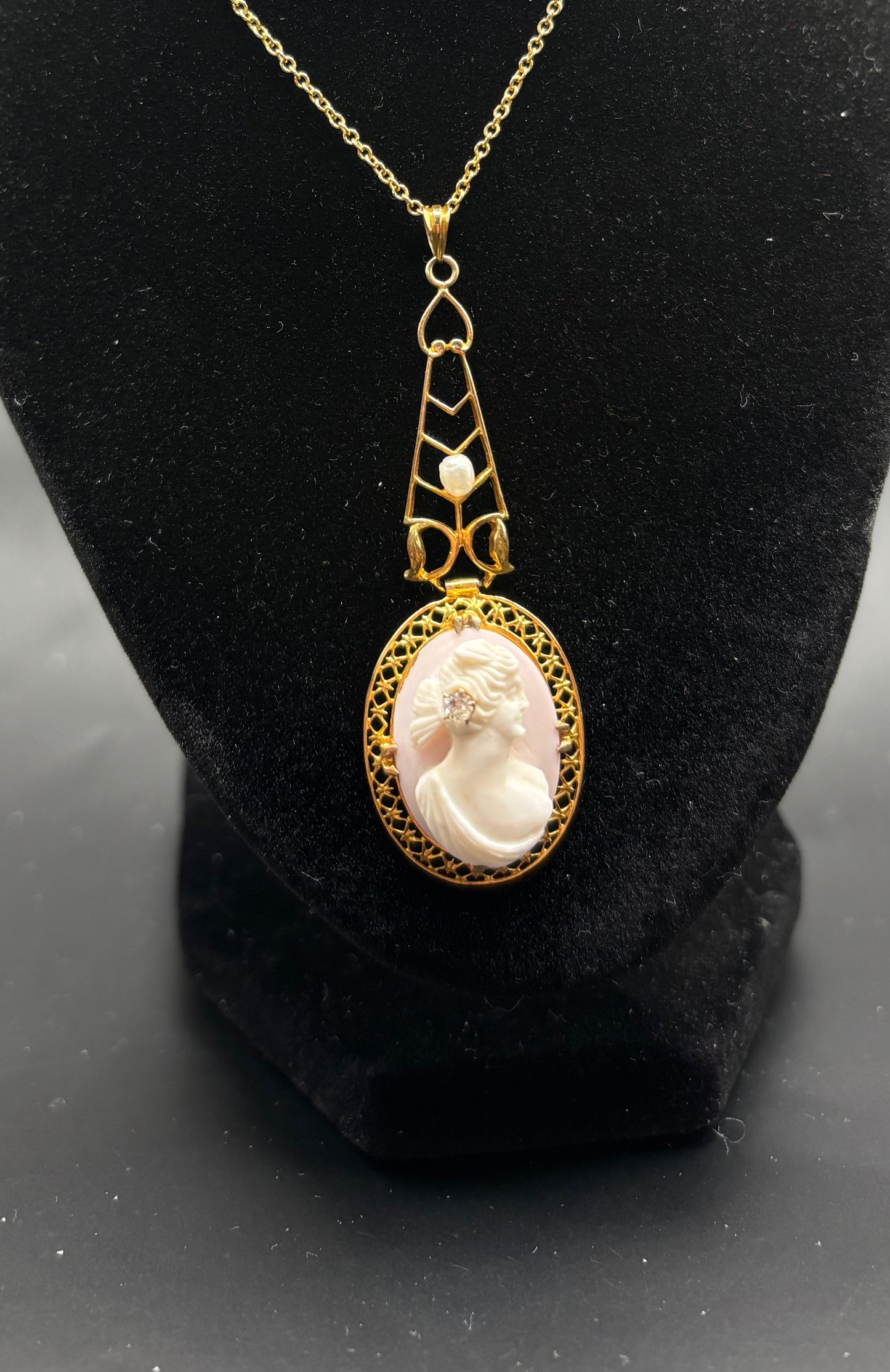 Antique Victorian Cameo pendant en habille