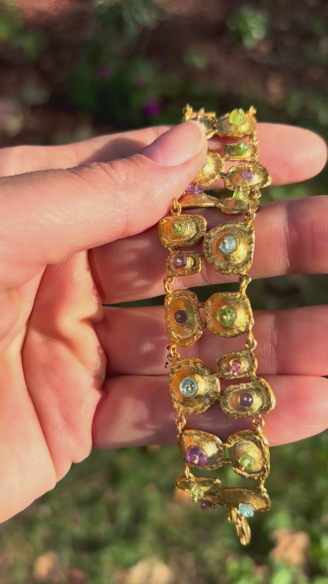 sea urchin bracelet video, detailed view
